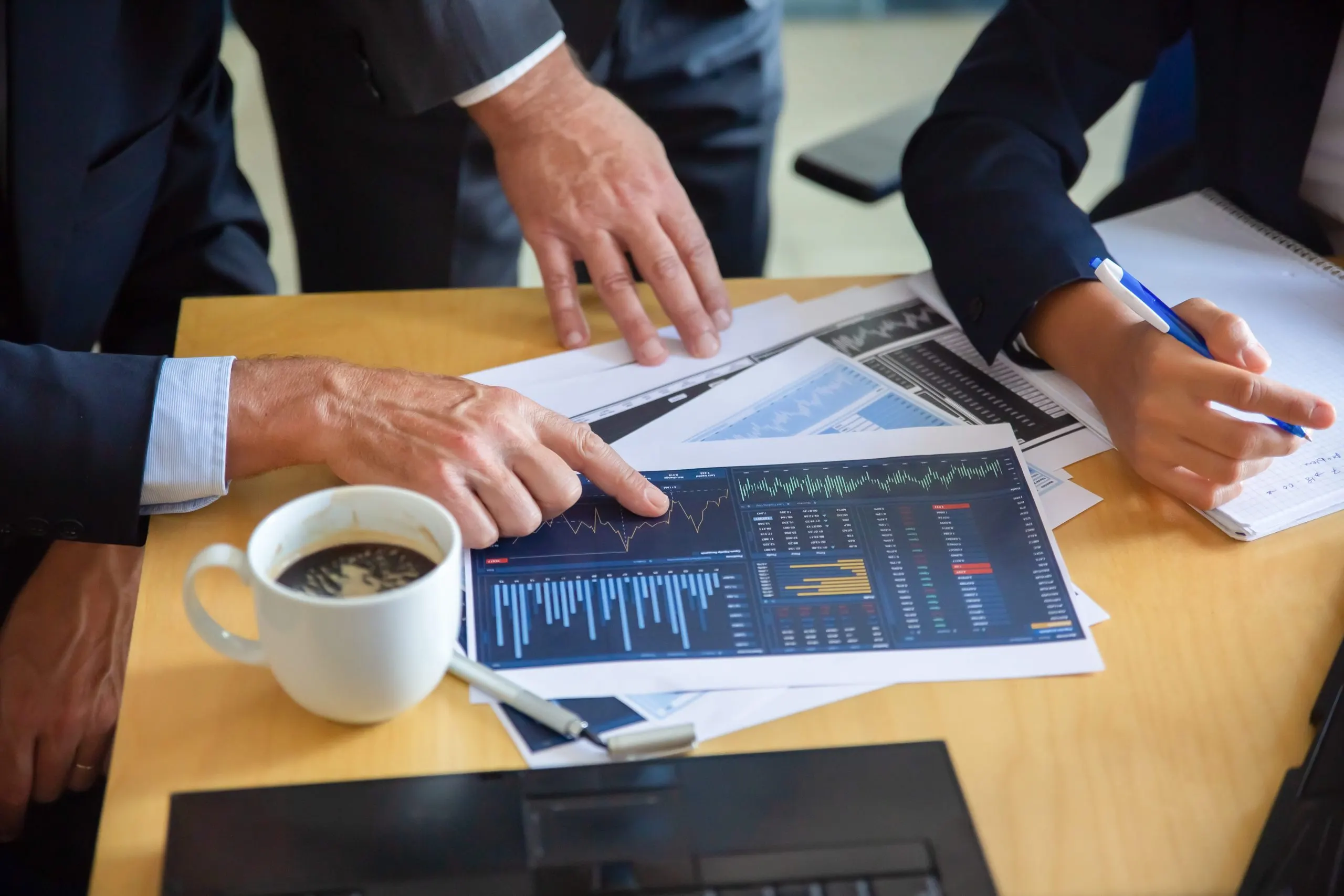 Enhancing Collections, Fraud Management, and Lending Workflows Using Operational Benchmarking in Financial Services financial-services-operational-benchmarking-solutions-scaled